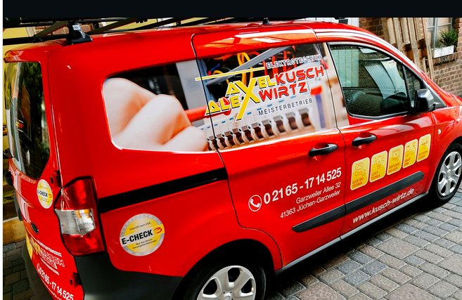 Firmenwagen von Kusch & Wirtz unterwegs in Jüchen.